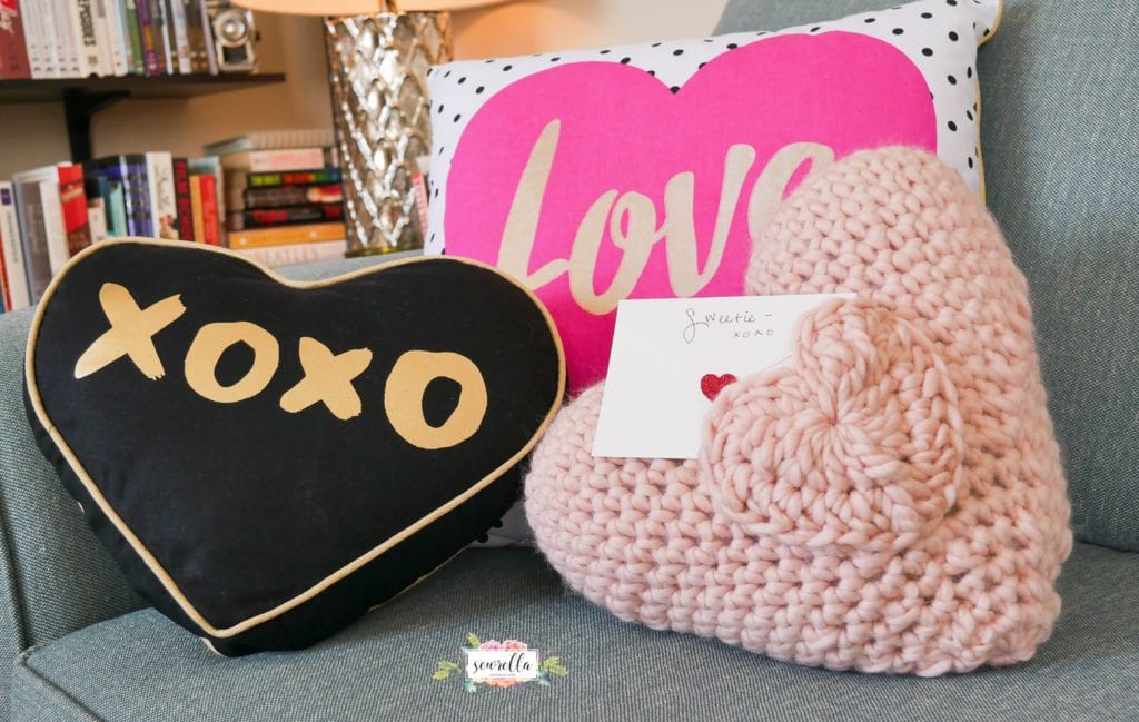 Love Note Crochet Pocket Pillow • Sewrella