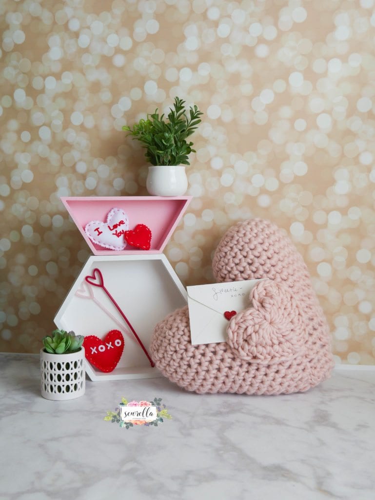 Love Note Crochet Pocket Pillow • Sewrella