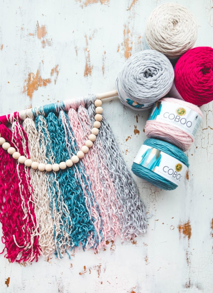 Easy DIY Yarn Wall Hanging Sewrella