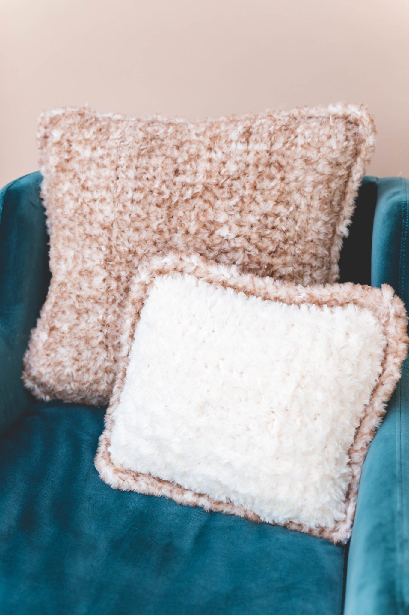 Crochet This SUPER FLUFFY Yarn With Me! 