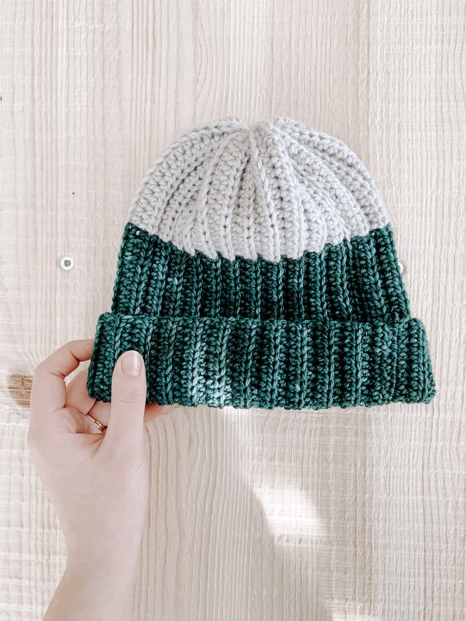 Two Toned Beanie: Free Easy Crochet Ribbed Beanie Pattern