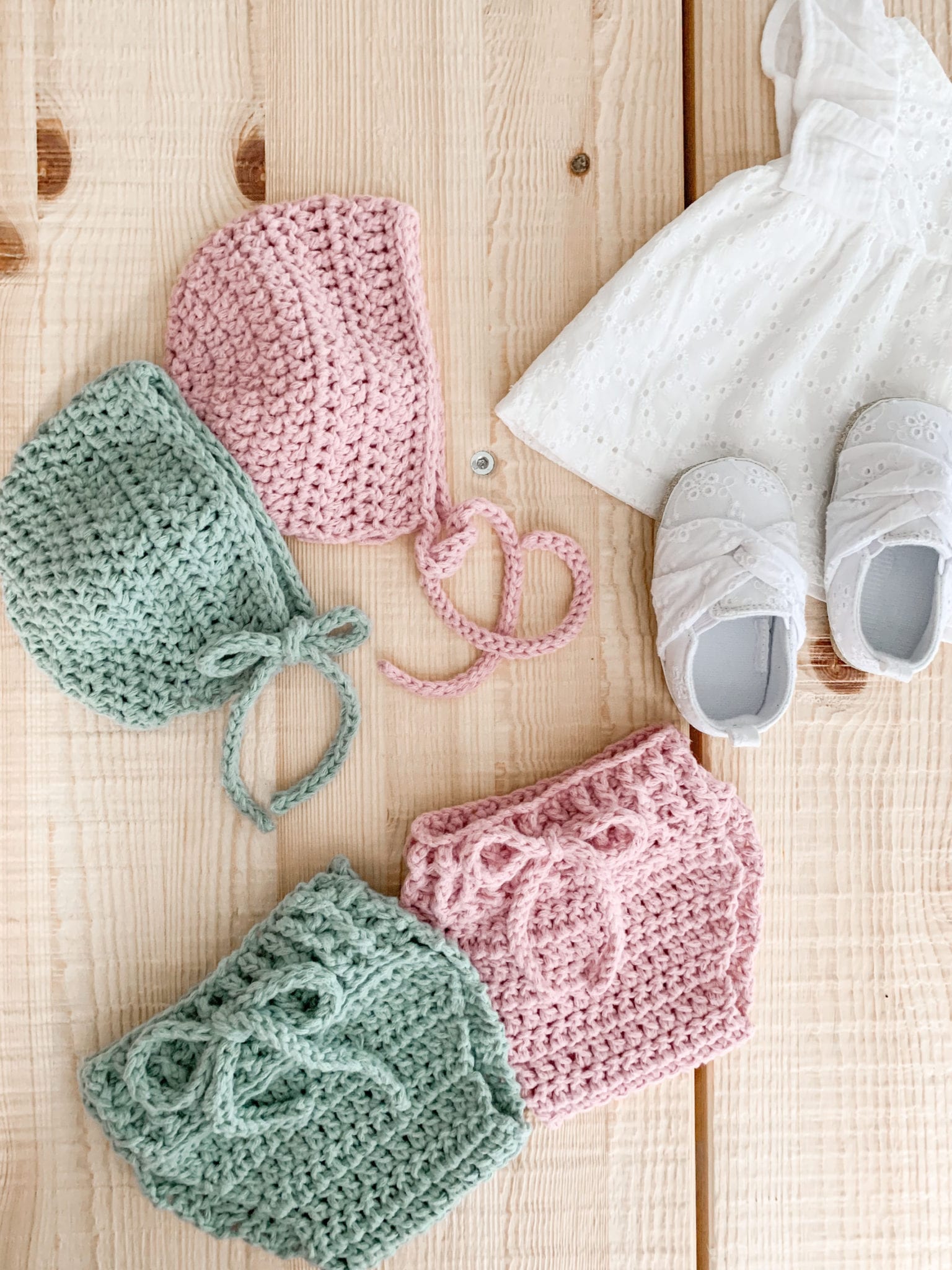 Baby bonnet and baby bloomers make a cute crochet baby set.